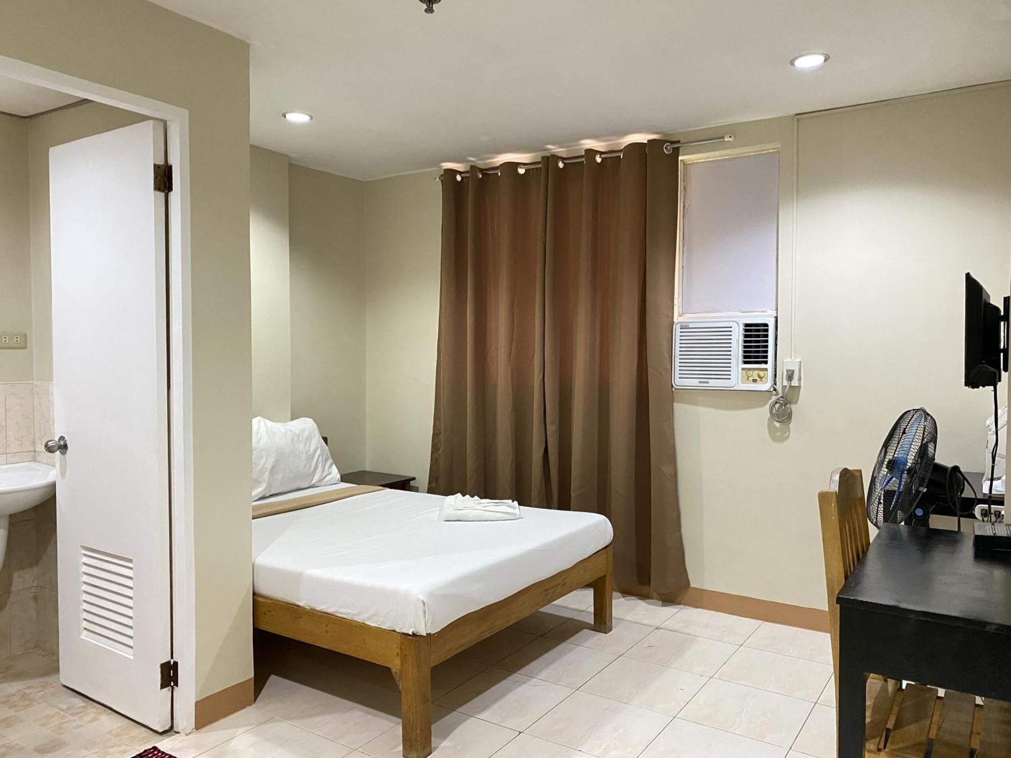 Lylie Hotel Cebu Extérieur photo